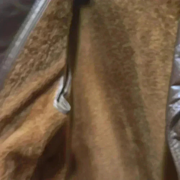 Vintage leather coat with zip out faux fur lining. Size 40. - Picture 7 of 11